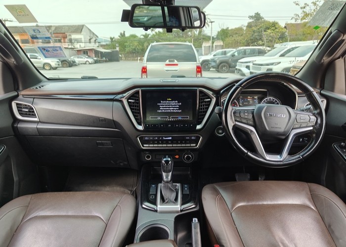 Used 10
                    ISUZU
                     for Sale Image