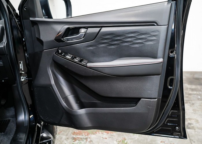 Used 1
                    ISUZU
                     for Sale Image