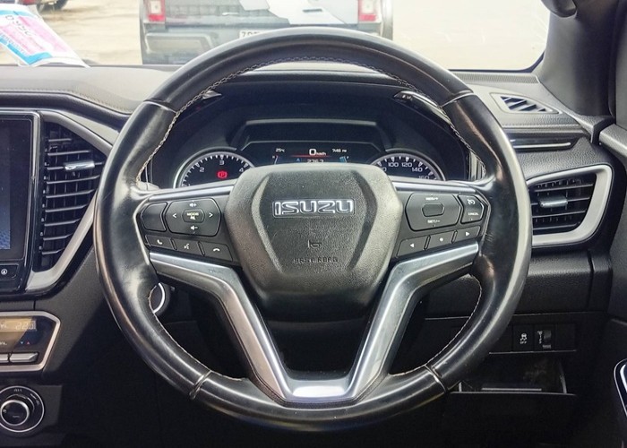 Used 1
                    ISUZU
                     for Sale Image