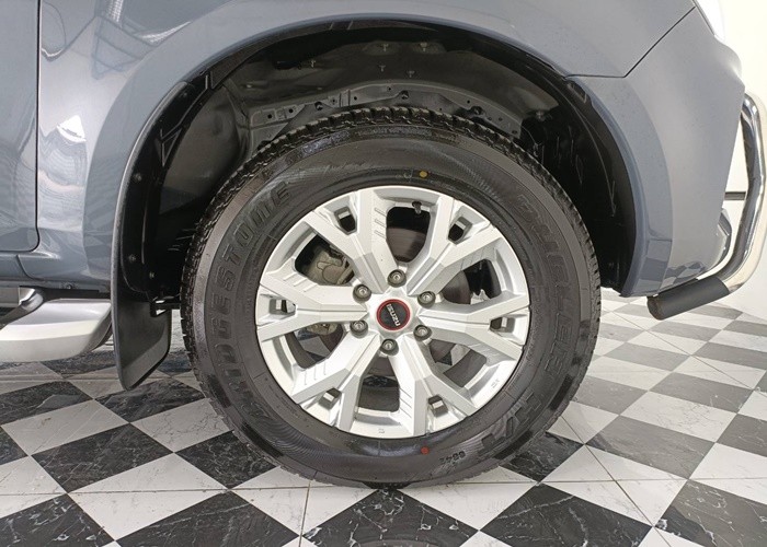 Used 7
                    ISUZU
                     for Sale Image